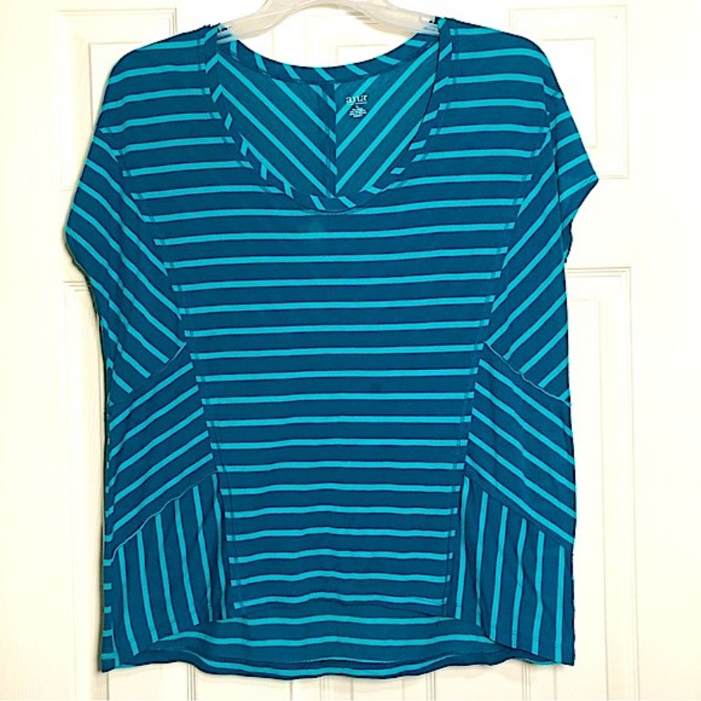 🎁FREE w/ ANY 2+ ITEMS~Capped Batwing Short Sleeve Aqua & Turquoise Striped Top